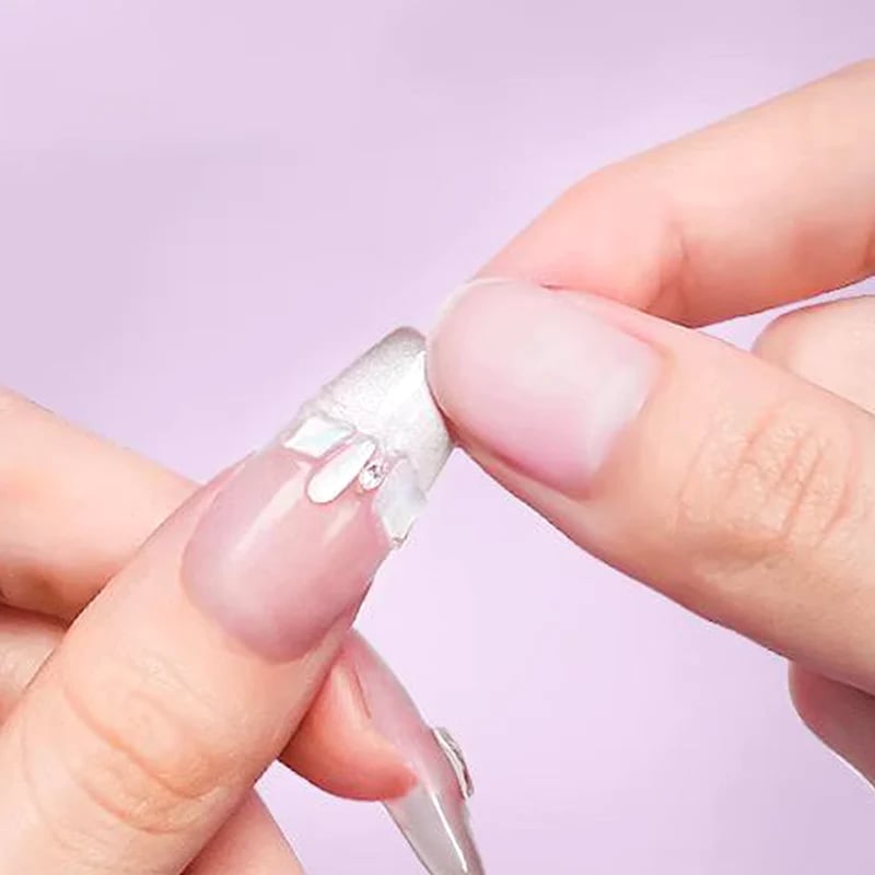 đSpeciellt för manikyr â nagelvĂ„rdspenna, reparerar nagelskador orsakade av manikyr