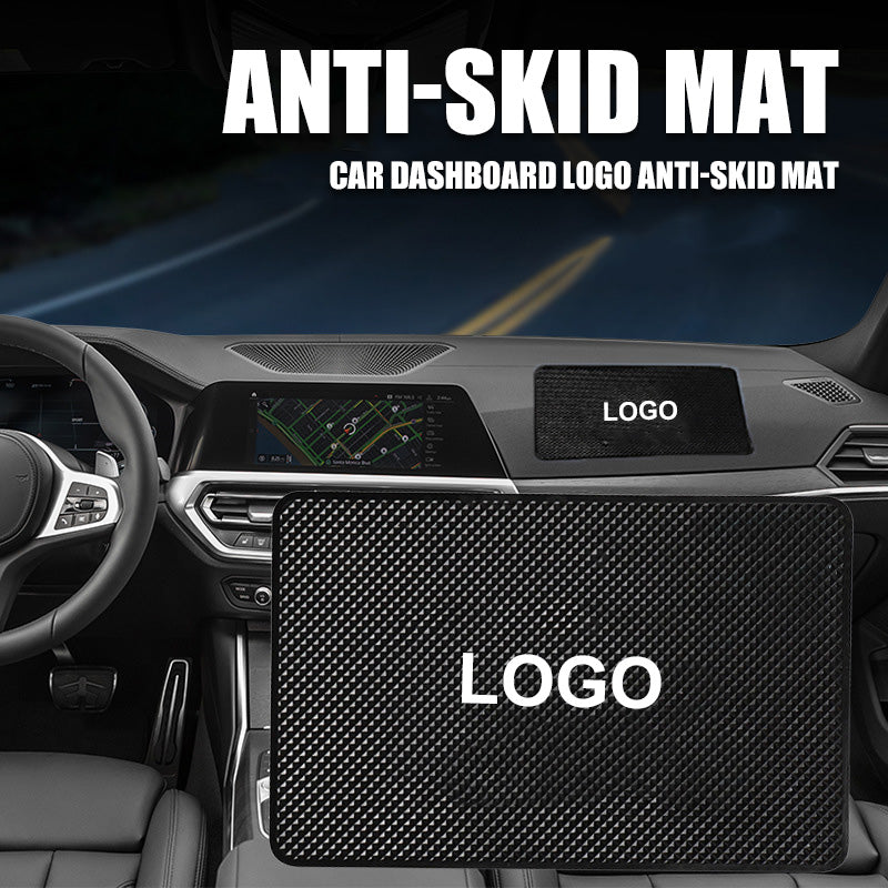 Antihalkmatta med logotyp för bilinstrumentbräda