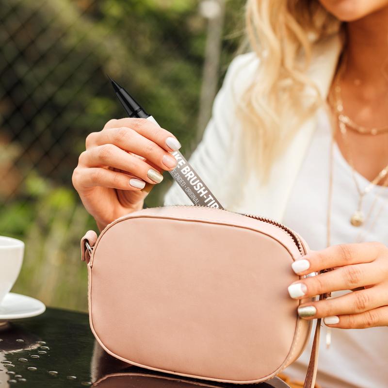 đ FĂ„ perfekta ögonbryn â âš 4D Brow Pen â För naturliga, perfekta ögonbryn och eyeliner som hĂ„ller hela dagen! đââ