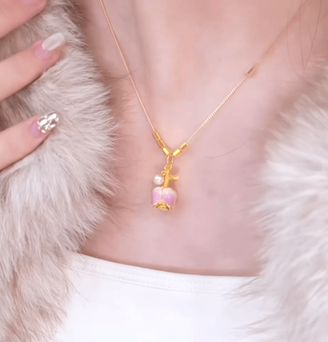 Halsband med blommande ros