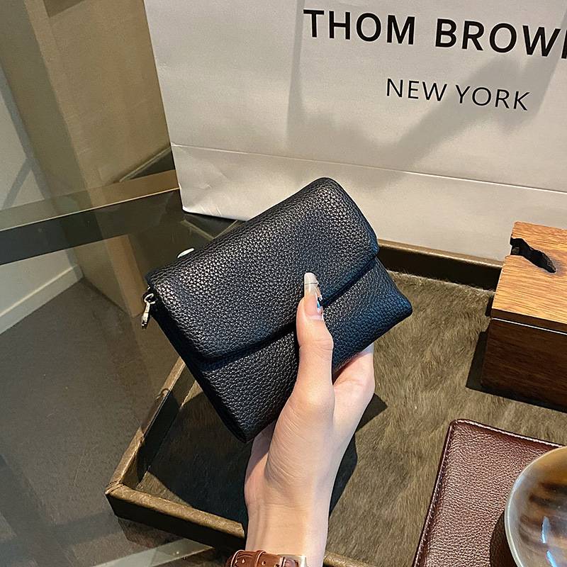 â°Unisex Pebble Leather lompakkođ„