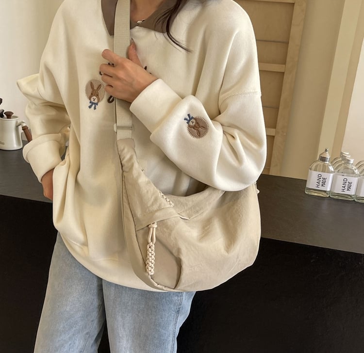 đ„đ„Fashionabel axelremsvĂ€ska i nylon i enfĂ€rgad modellđ„