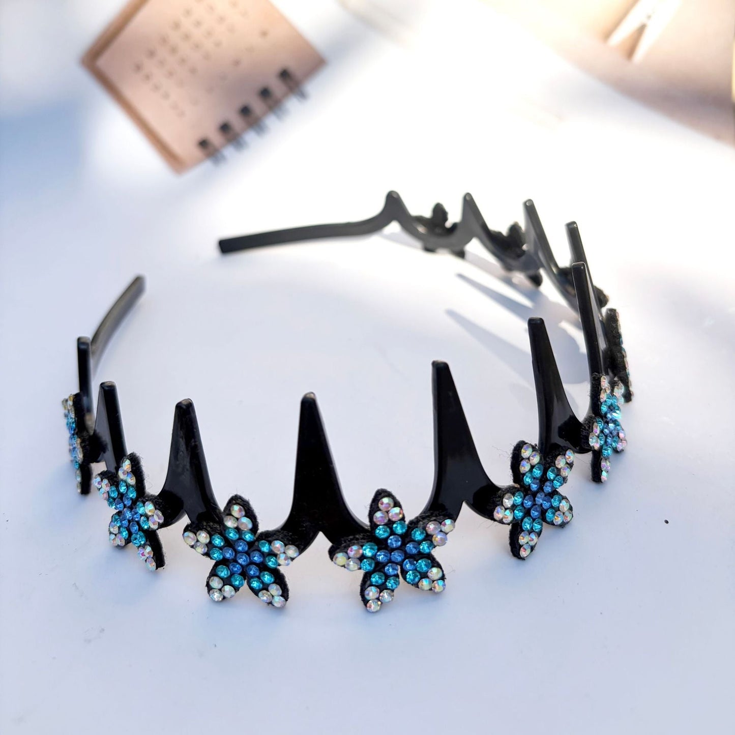 💥Set of wave-shaped crystal hairbands – Lightweight, non-slip and girly hair accessories; sparkling wave-shaped hairbands with crystal details for weddings and everyday wear; girly and feminine accessorie
