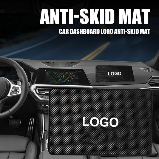 Antihalkmatta med logotyp för bilinstrumentbräda