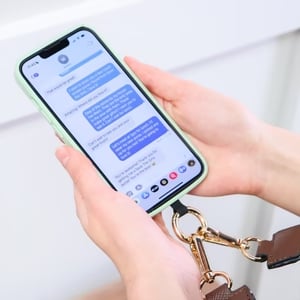 💖Telefonrem med ficka med dragkedja