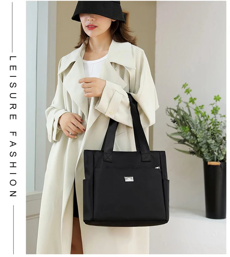 🔥Vattenavvisande axelväska i nylon med flera fickor och stor kapacitet👜